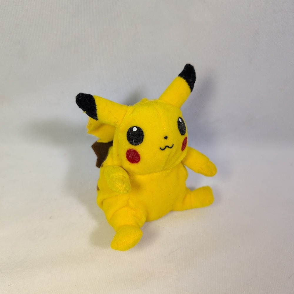 Vintage 1998 Nintendo Hasbro Pokemon PIKACHU 4" Plush